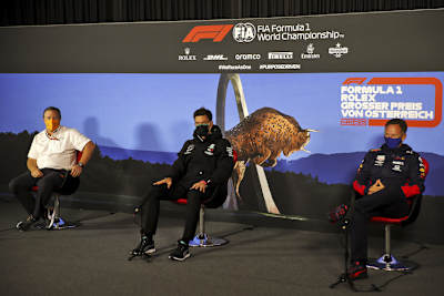 Auch sie halten Abstand: McLaren-CEO Zak Brown, Mercedes-Motorsportdirektor Toto Wolff und Red Bull Racing-Teamchef Christian Horner