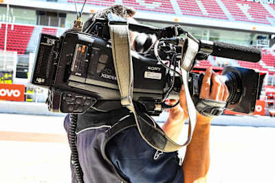 Die TV-Crew übersiedelt von Barcelona nach Le Mans