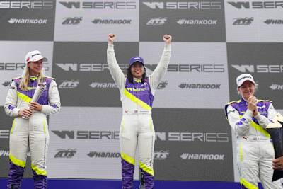 Beitske Visser, Jamie Chadwick und Alice Powell in Brands Hatch 2019