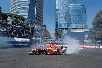 Sergio Pérez liess die Reifen rauchen