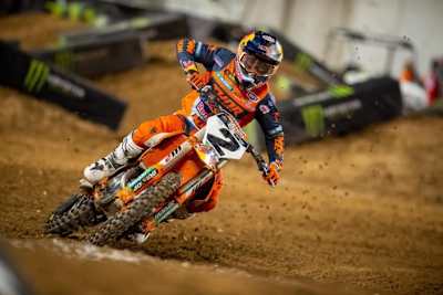 Cooper Webb fuhr locker und sicher