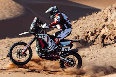 Sebastian Bühler in den Dünen von Saudi-Arabien