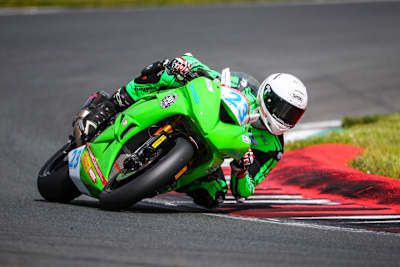 Valentin Debise sichert sich in einem chaotischen Rennen seinen ersten IDM SSP 600-Sieg