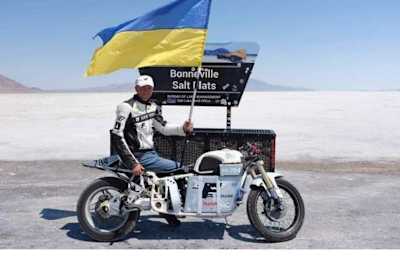 Serhii Malyk auf Delfast Dnepr:Verlängerter Dnepr-Rahmen, Kardan und Hinterrad von BMW, Elektromotor Emrax-228 