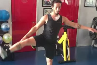 Andrea Dovizioso: Das Pflaster auf dem linken Schlüsselbein erinnert noch an die OP