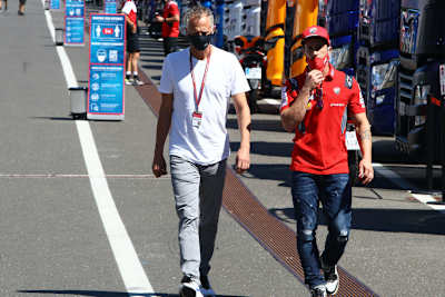 Manager Simone Battistella mit Andrea Dovizioso