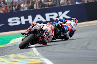 Marc Márquez hinter Johann Zarco