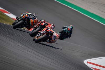 Marc Márquez hinter Pecco Bagnaia, Brad Binder, Aleix Espargaró und Franco Morbidelli