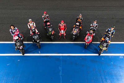 Ducati-Familienbild 2021: Bastianini, Martin, Bagnaia, Pirro, Miller, Zarco und Marini (v.l.n.r.)