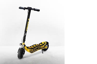 Ducari Scrambler Cross-E: Geländeeinsätze dank Breitreifen