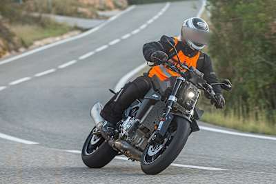 KTM 890 Duke R: Das Skalpell wurde zum Super Skalpell aufgerüstet