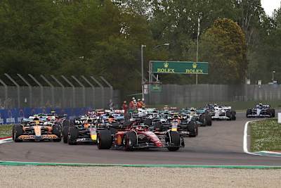 Zu Beginn übernahm Charles Leclerc das Kommando