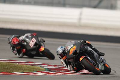 Pol Espargaró (44) vor seinem Honda-Teamkollegen Marc Márquez (93) 