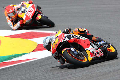 Im Portugal-Training: Pol Espargaró vor Marc Márquez