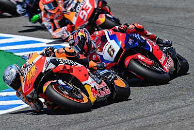 Harte Fights: Pol Espargaró (44) vor Bradl und Márquez