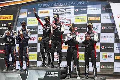 Das Siegerpodest der Rallye Portugal