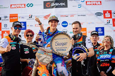 Liam Everts in der Mitte, links Vater Stefan, rechts Opa Harry