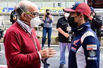 Heute in Spielberg: Carmelo Ezpeleta im Gespräch mit Marc Márquez 
