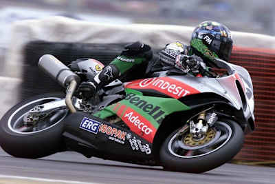 Peter Goddard mit der Tornado 900