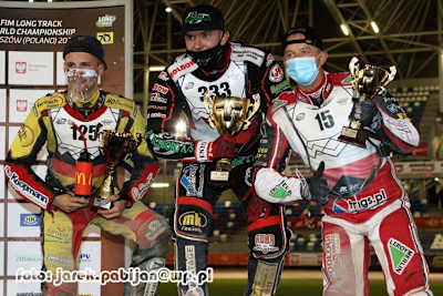 GP-Sieger Kenneth Kruse Hansen (Mitte) mit dem Zweitplatzierten Lukas Fienhage (l.) und dem Polen Stanislaw Burza