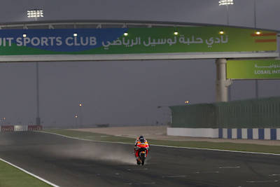 Pol Espargaró wirbelt den Staub auf