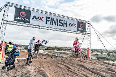 Tim Gajser kreuzte den Zielsprung zweimal als Sieger