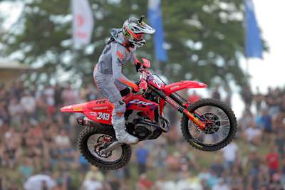 Tim Gajser gewann den ersten Lauf im Talkessel