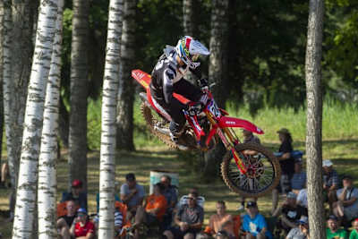 Tim Gajser fiel im zweiten Lauf von Kegums-3 mit technischem defekt aus