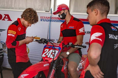 Tim Gajser will in Riola Sardo trotz eines gebrochenen Schlüsselbeins starten