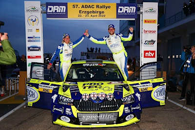 Auftaktsieger Katrin Becker-Brugger und Philip Geipel