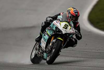 Philipp Öttl fuhr die Ducati erstmals mit Regenreifen