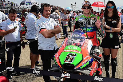 2016: Fausto Gresini (ganz links) und Stefan Bradl am Grid