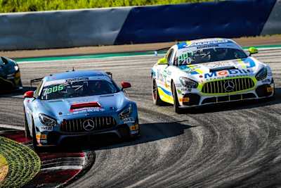 Zwei Mercedes-AMG GT4: Von Leipert Motorsport (li.) und von Zakspeed