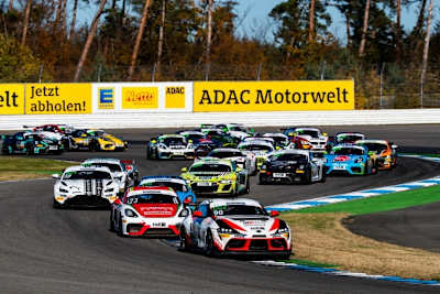 Volles Feld: In der ADAC GT4 Germany waren am Wochenenden 32 Sportwagen im Einsatz