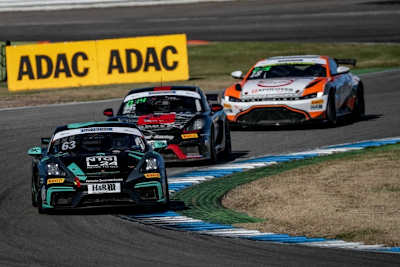 Vorne: Der Porsche 718 Cayman GT4 vom Team Speed Monkeys