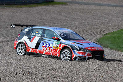 Marcel Schrötter landete im ersten freien Training im Kies