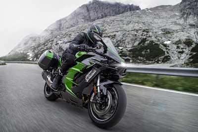 Kawasaki Ninja H2 SX: Radar vorne und hinten für mehr Sicherheit und Reisekomfort