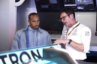 Lewis Hamilton und Andrew Shovlin 2020 in Abu Dhabi