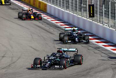 Lewis Hamilton vor Valtteri Bottas und Max Verstappen