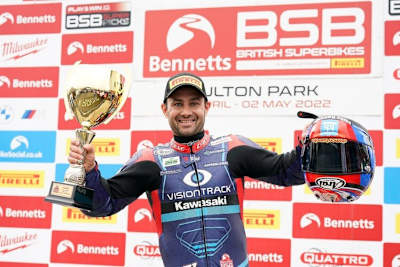 Leon Haslam traut sich in Aragon das erste Top-3-Ergebnis mit der neuen Honda Fireblade zu