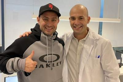 Leon Haslam mit seinem Operateur