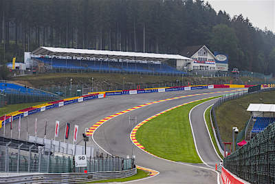 Das Klubhaus oben rechts musste dem Fortschritt weichen