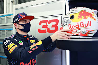 Max Verstappen und sein Helm für 2021