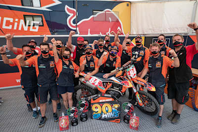 In Faenza feierte Jeffrey Herlings mit dem Team noch seinen 90. Grand-Prix-Sieg