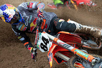 Jeffrey Herlings gewann den ersten Lauf in Kegums