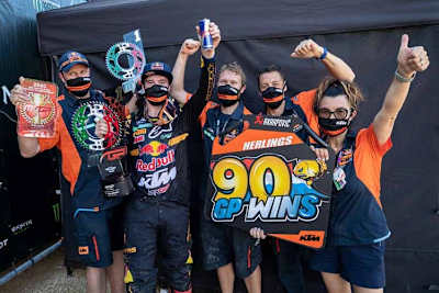 Faenza im Juni 2020: Herlings (2. von links) feierte den 90. WM-Laufsieg