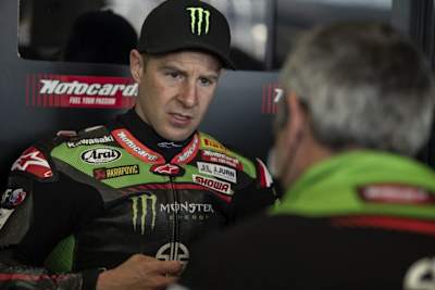 Jonathan Rea in Diskussion mit seinem Cheftechniker Pere Riba