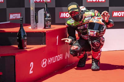 Jonathan Rea widmete seine Estoril-Siege Jason Dupasquier