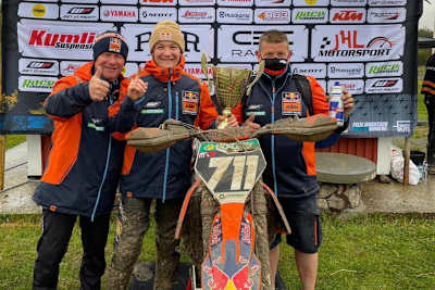 Sieg in Uddevalla: Rene Hofer mit Trainier Didi Lacher 