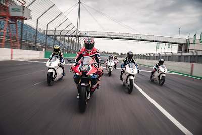 Stefan Bradl fuhr anfangs mit der Fireblade voraus